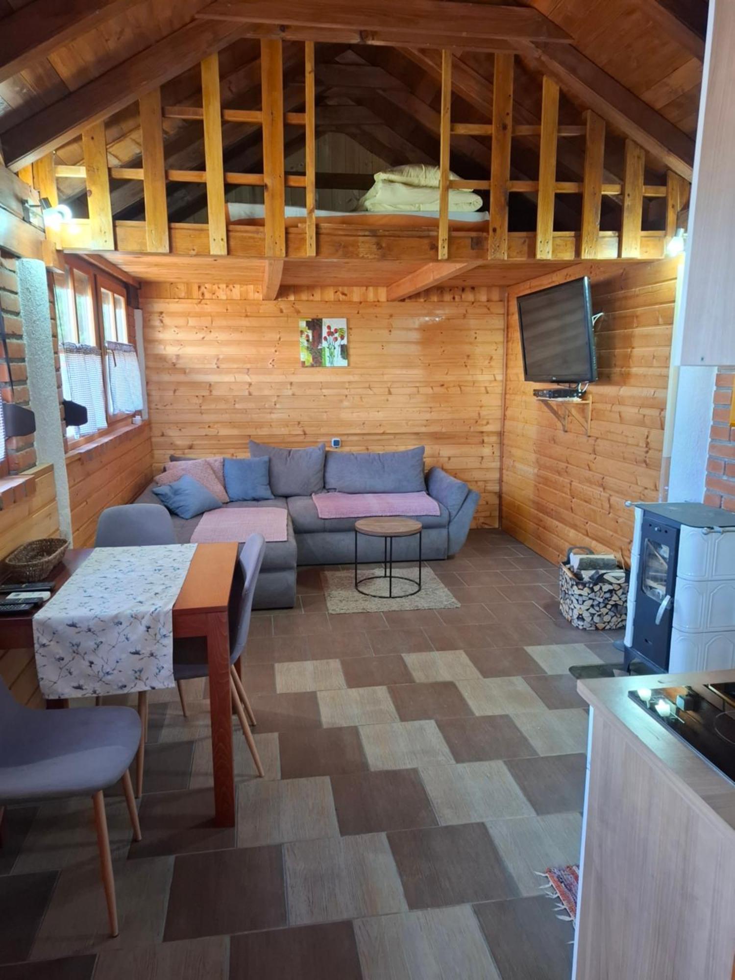 Počitniška hiša Kristic 2 *